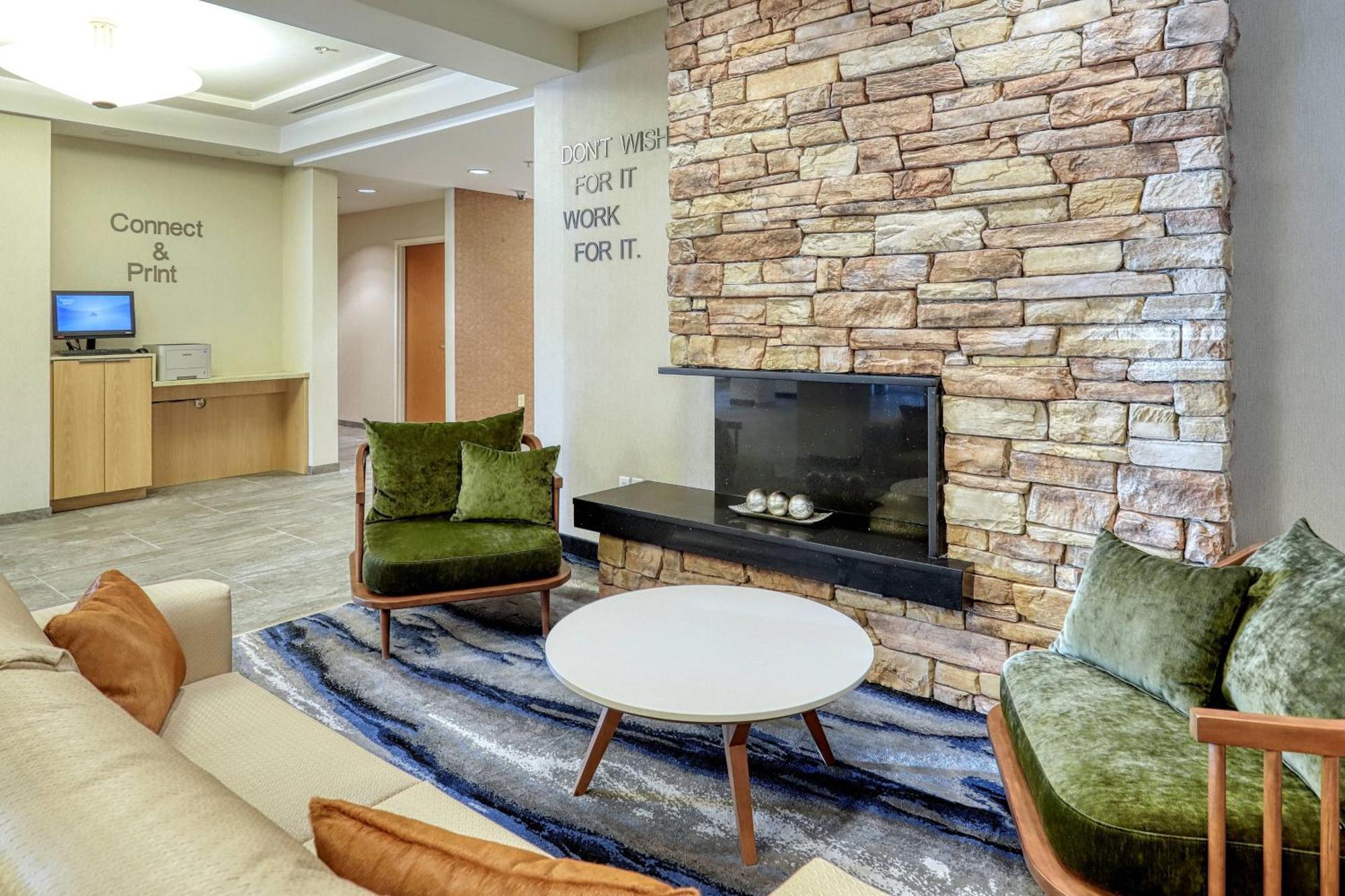 Fairfield Inn & Suites Woodbridge Avenel Екстериор снимка