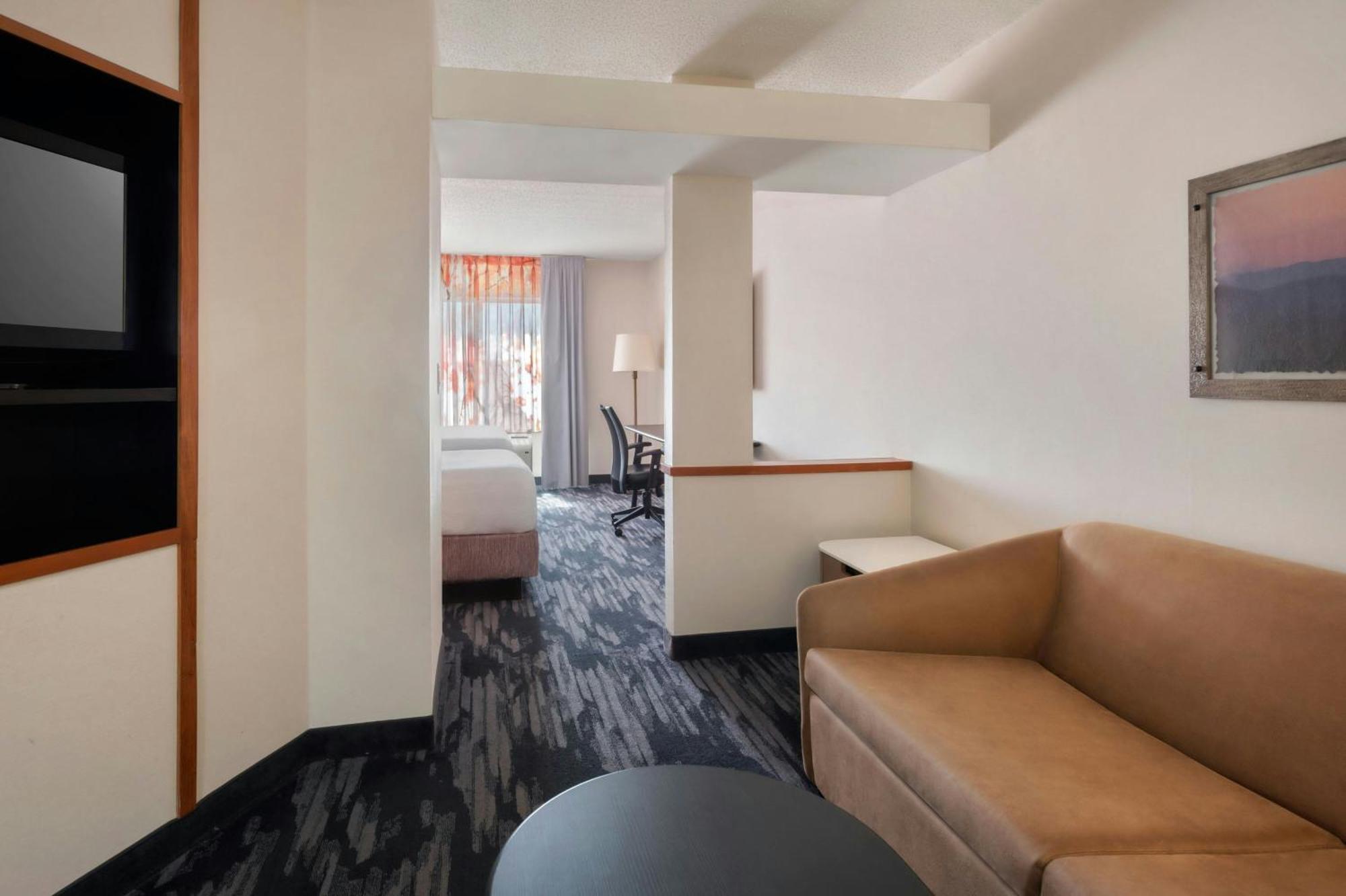 Fairfield Inn & Suites Woodbridge Avenel Екстериор снимка