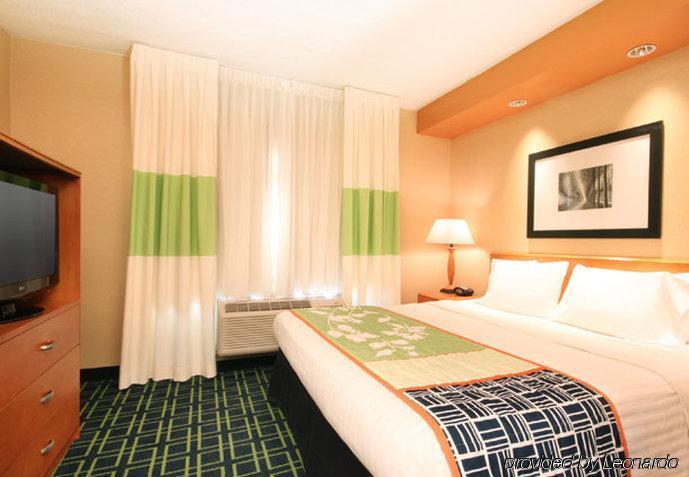 Fairfield Inn & Suites Woodbridge Avenel Екстериор снимка