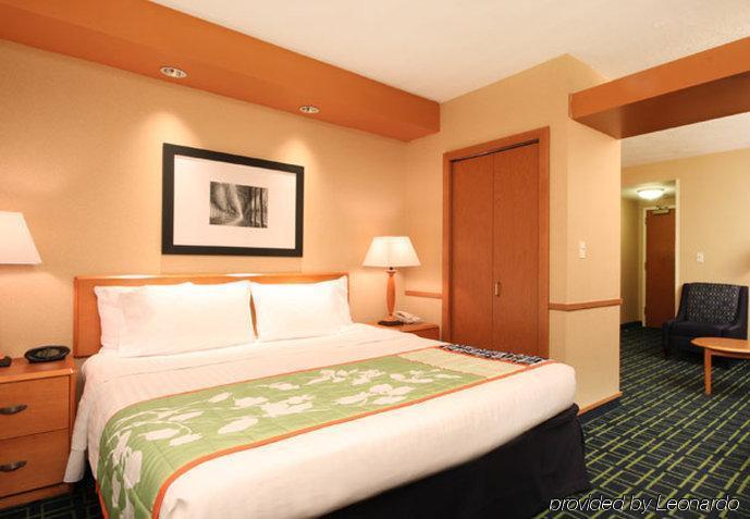 Fairfield Inn & Suites Woodbridge Avenel Екстериор снимка