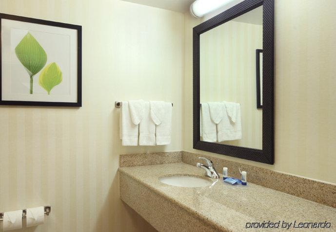 Fairfield Inn & Suites Woodbridge Avenel Стая снимка