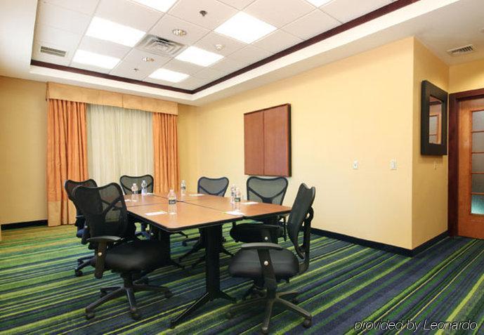 Fairfield Inn & Suites Woodbridge Avenel Екстериор снимка